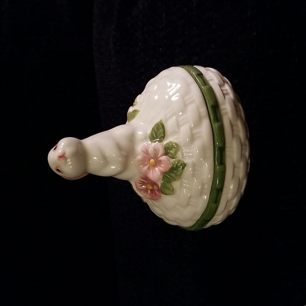 Avon Vintage Bunny Luv Trinket Boc
